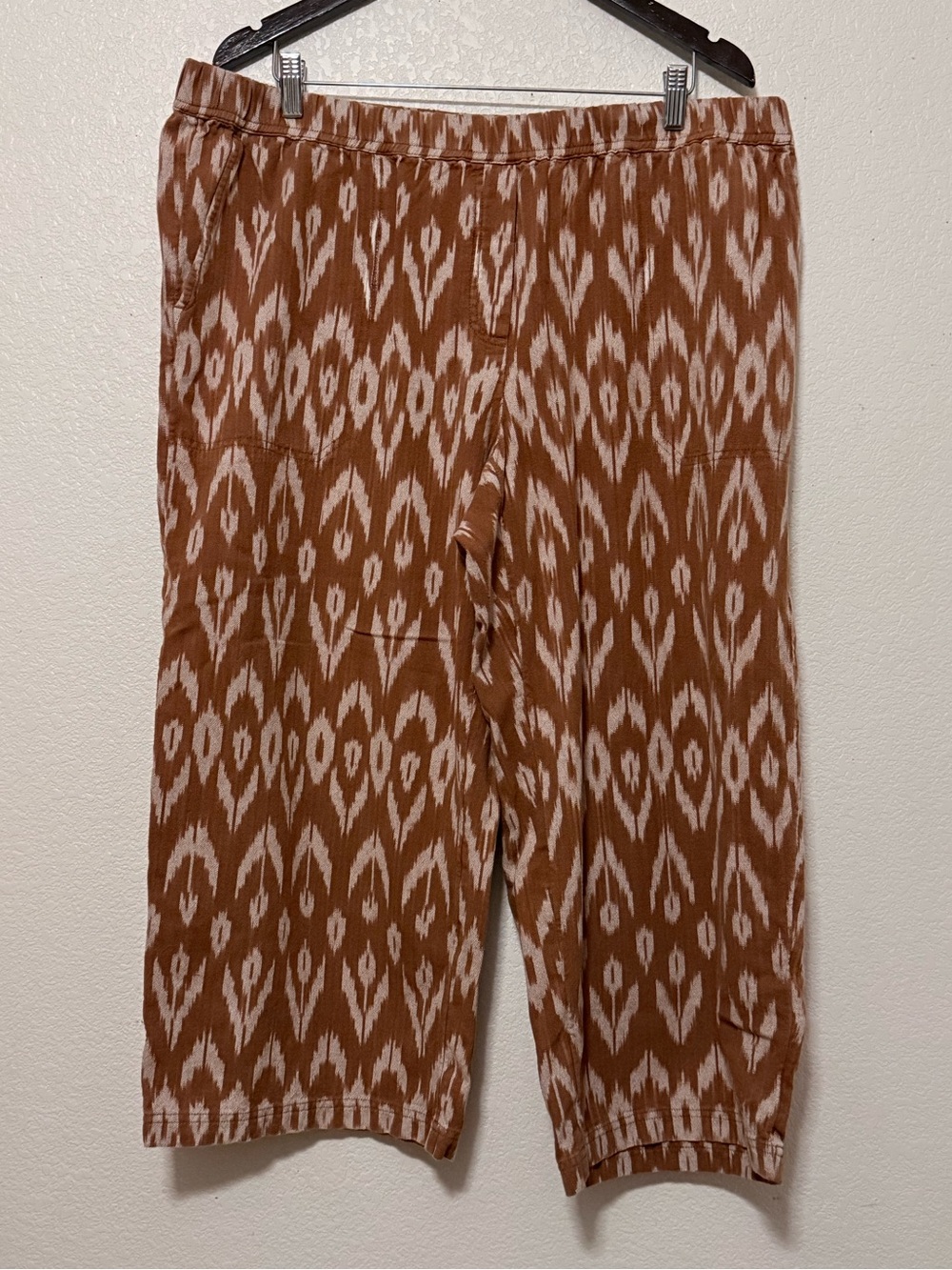 Women’s  Patterned Elastic-Waist Brown Capri Pants 0150